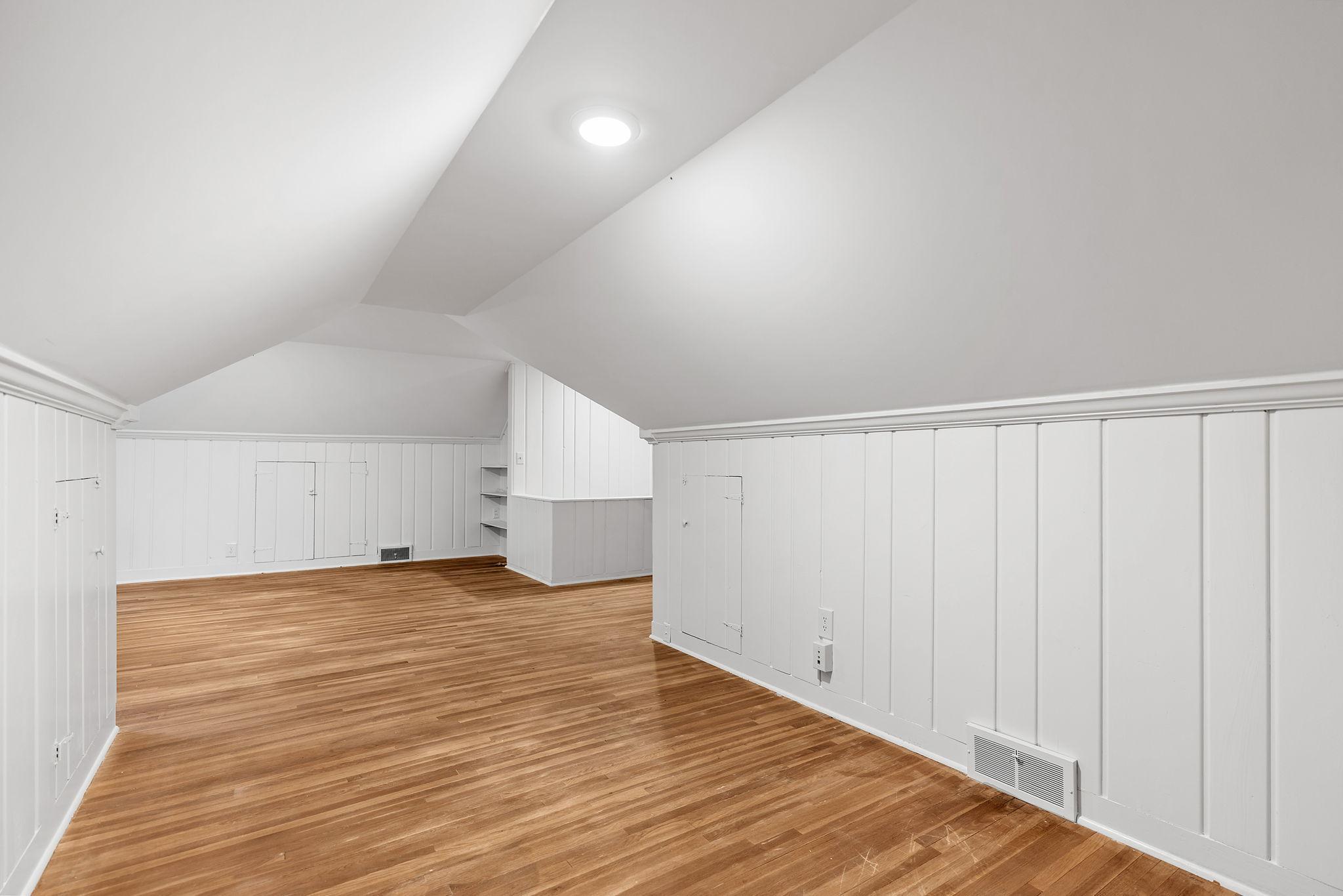 Upper level bonus room