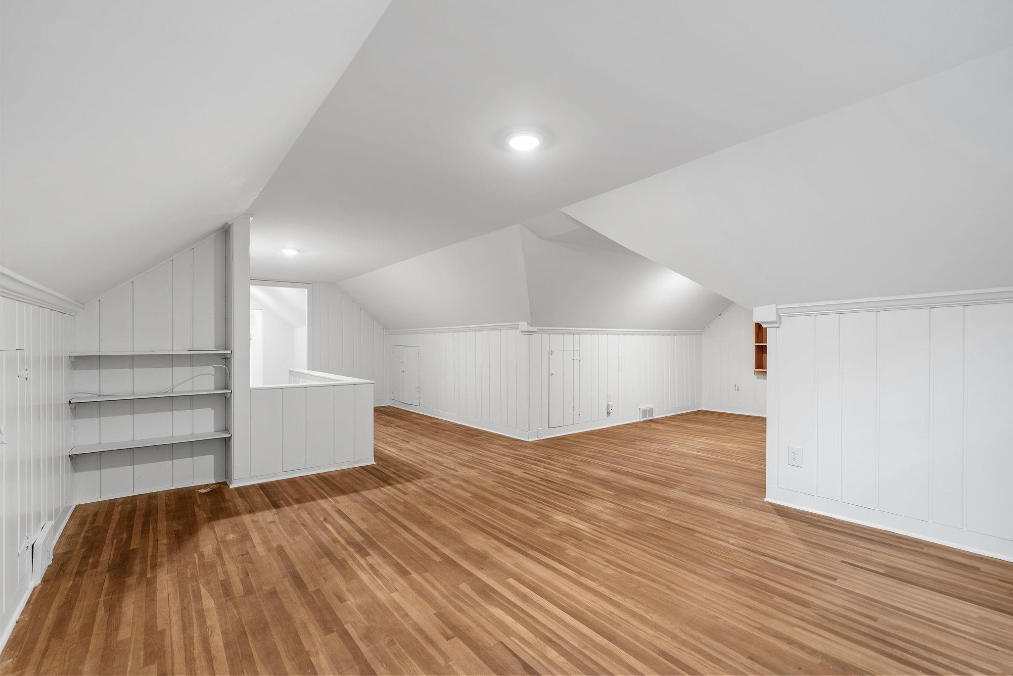 Large Bonus Room
