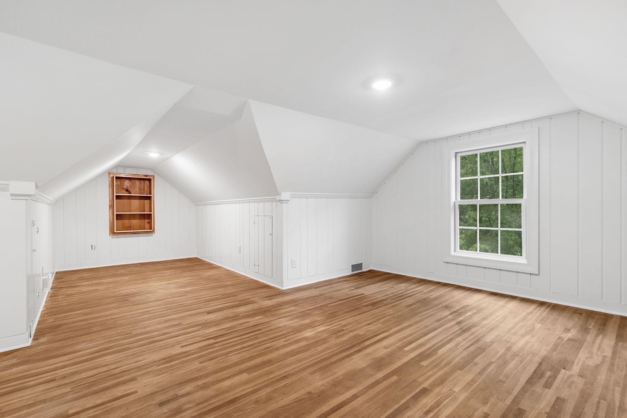 Large Bonus Room
