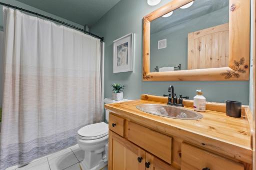 Mainfloor full bath