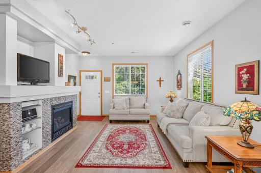 703 Maple Hills Drive, D, Maplewood, MN 55117