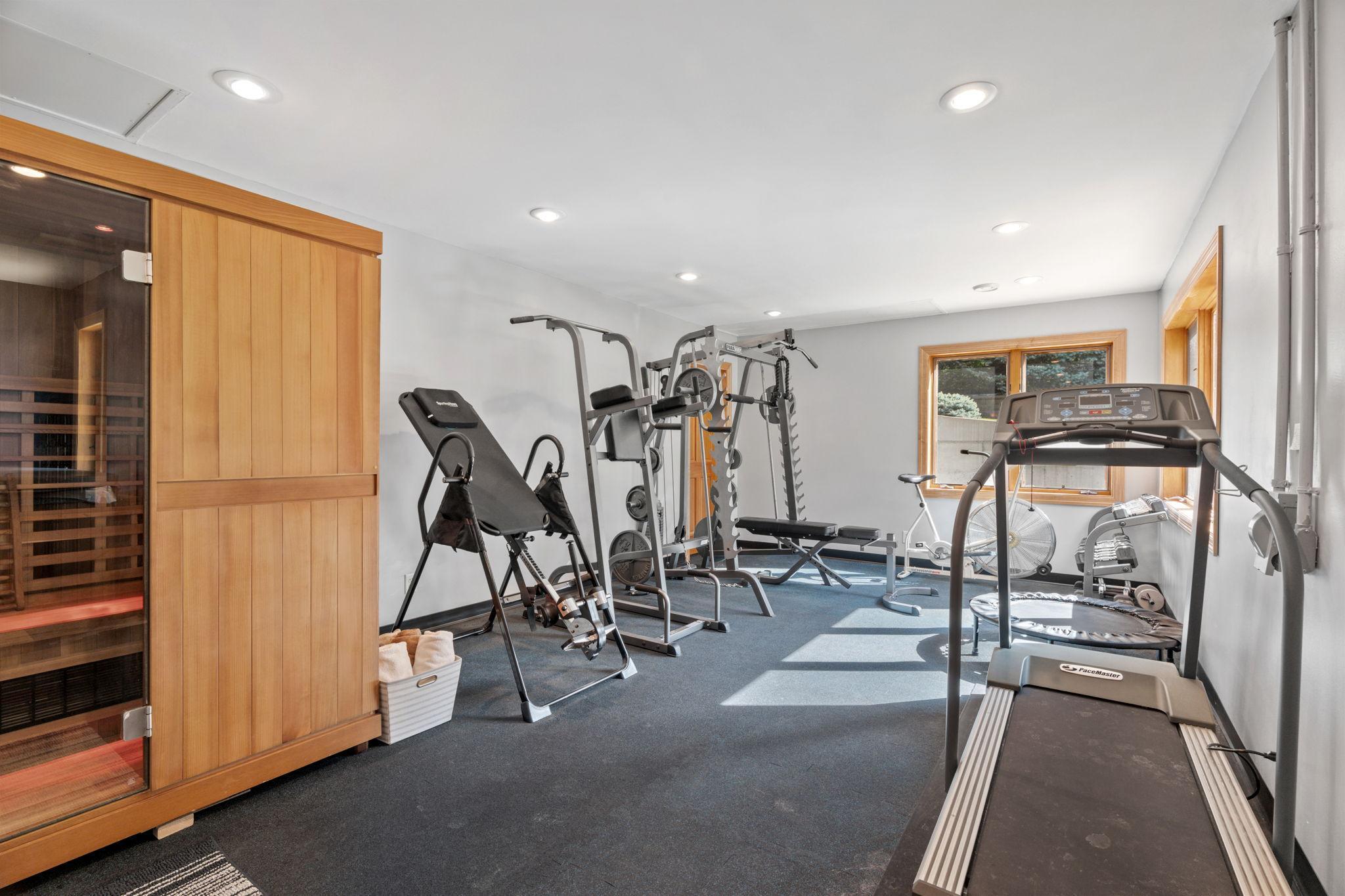 65-web-or-mls-1006 105th St W-65.jpg