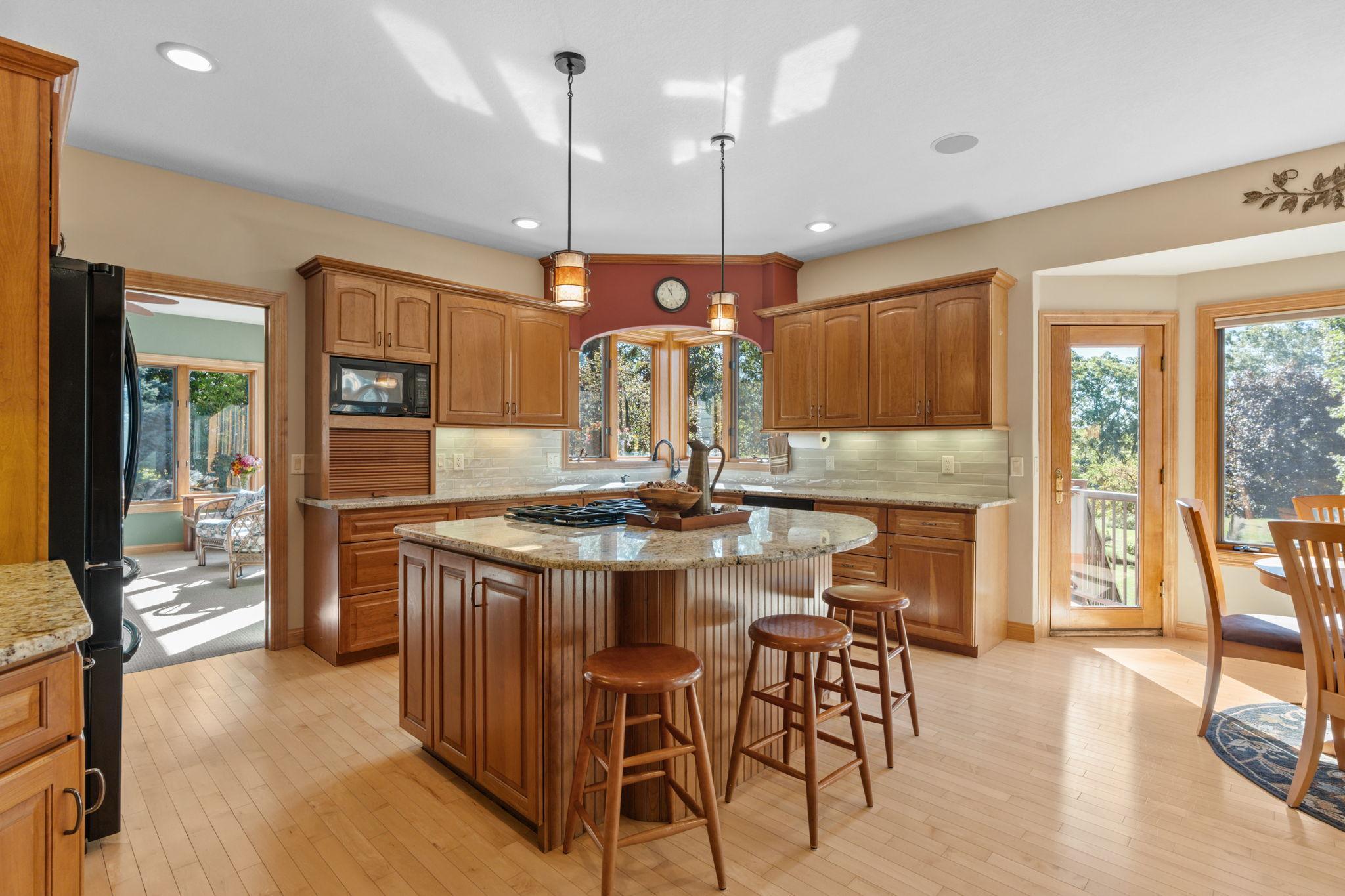 32-web-or-mls-1006 105th St W-32.jpg