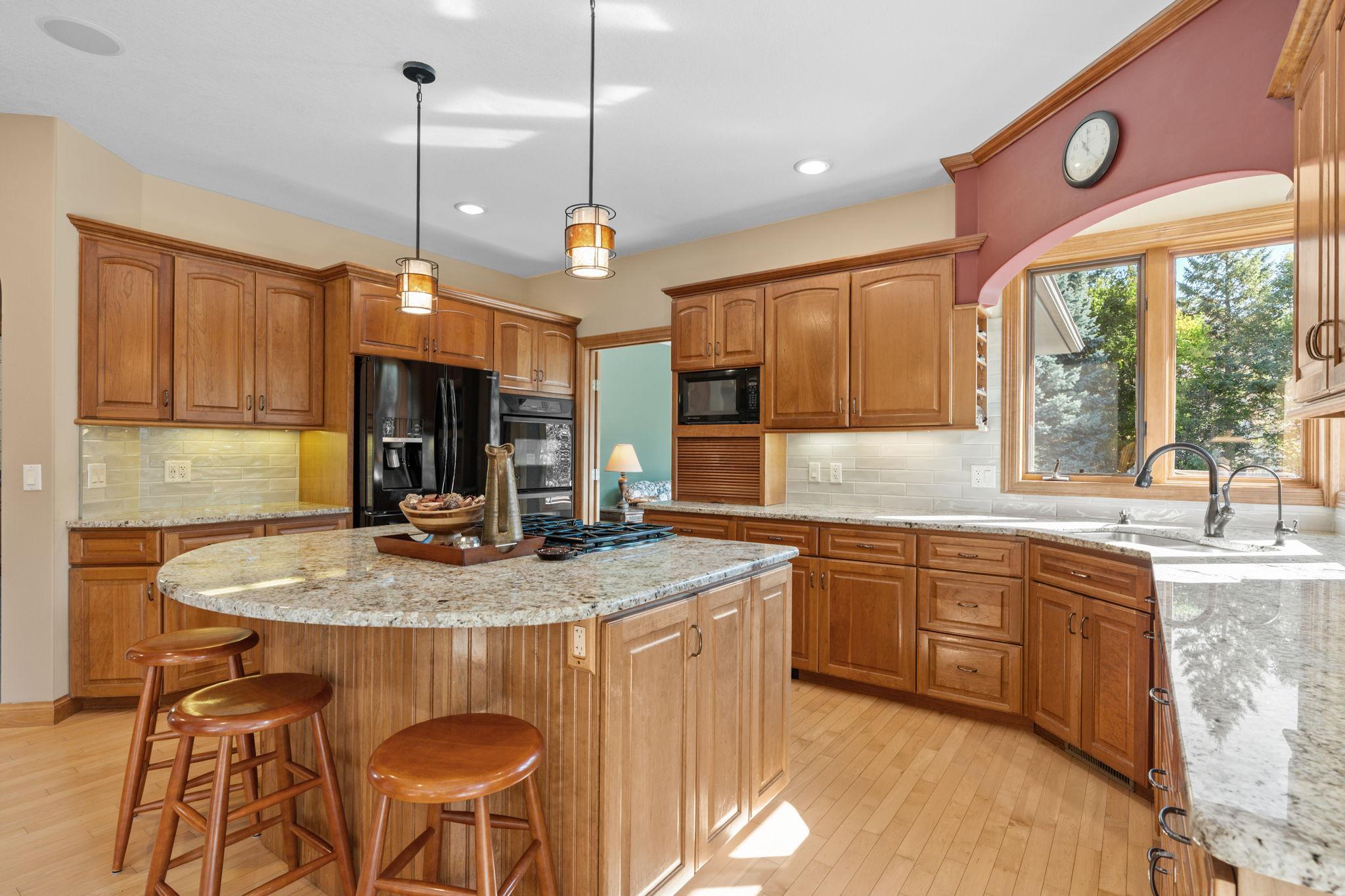 34-web-or-mls-1006 105th St W-34.jpg