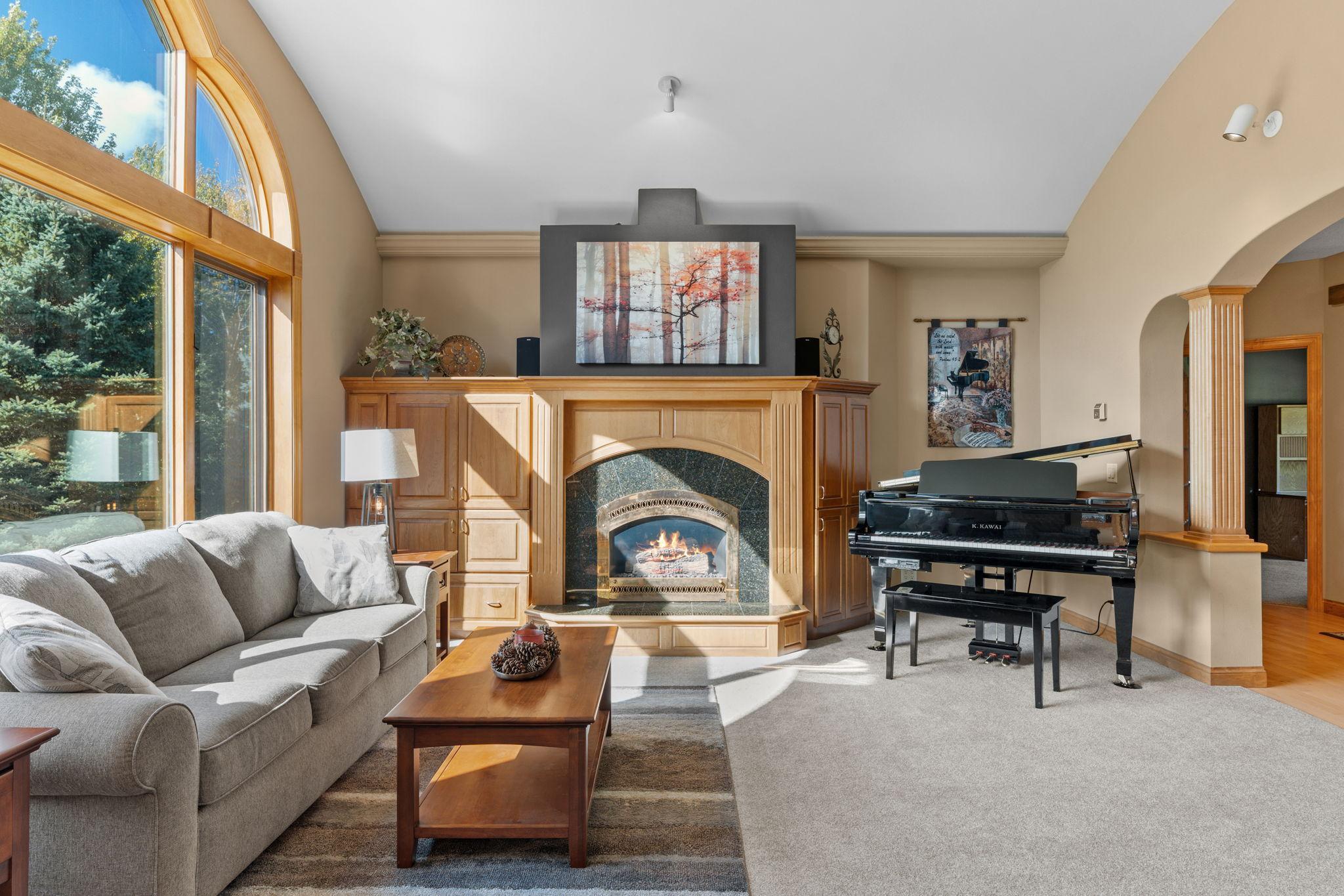 29-web-or-mls-1006 105th St W-29.jpg