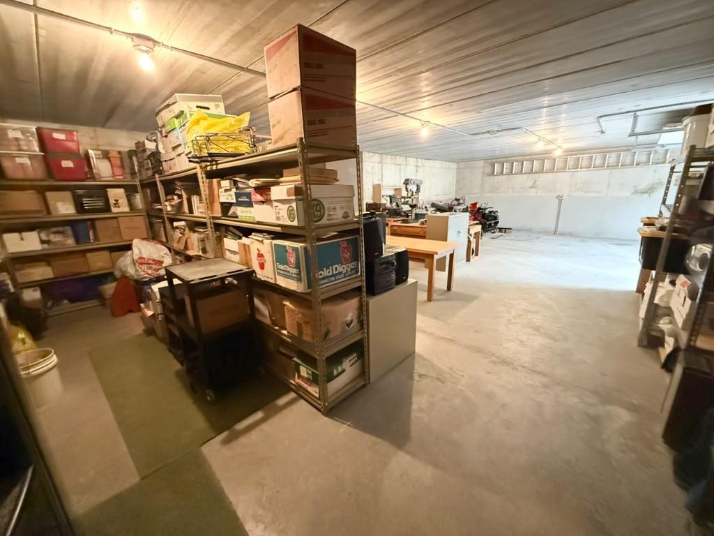 lower level garage 3.jpeg