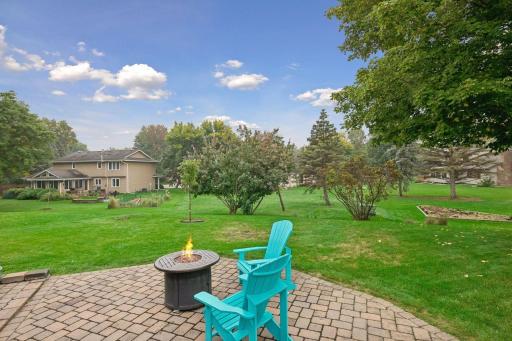 15019 Village Woods Drive, Eden Prairie, MN 55347
