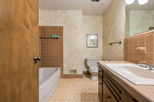 5932 Walnut Drive, Edina, MN 55436
