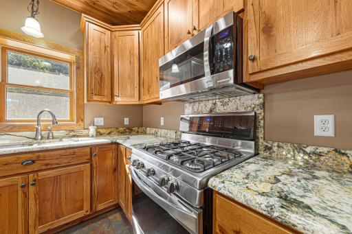 S.S. appliances include a gas range and a built-in microwave.