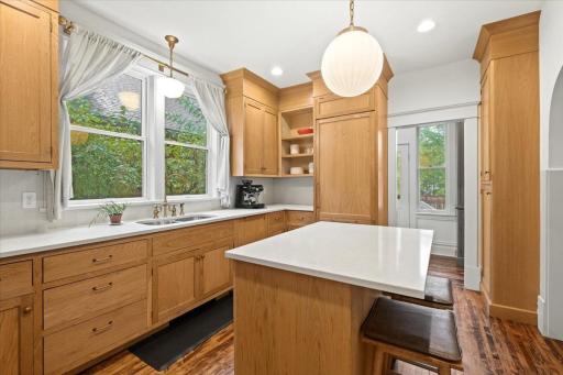 2031 Lincoln Avenue, Saint Paul, MN 55105