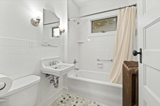 2031 Lincoln Avenue, Saint Paul, MN 55105