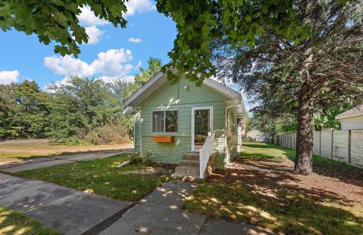Greenery all around providing privacy and comfort while being close to everything Saint Paul has to offer!