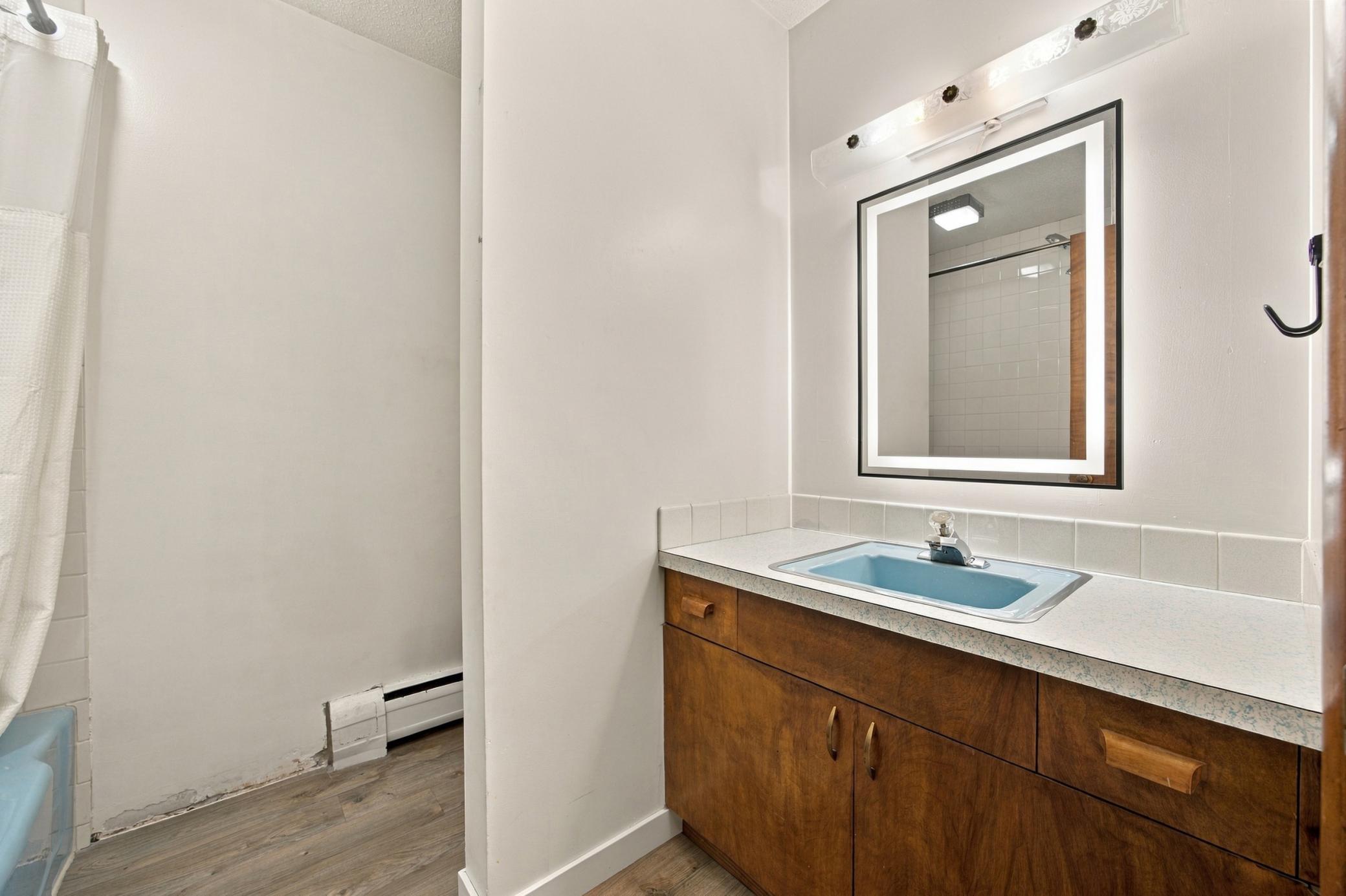Main floor full Bathroom