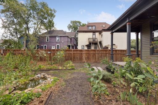 Alternate view of the backyard.