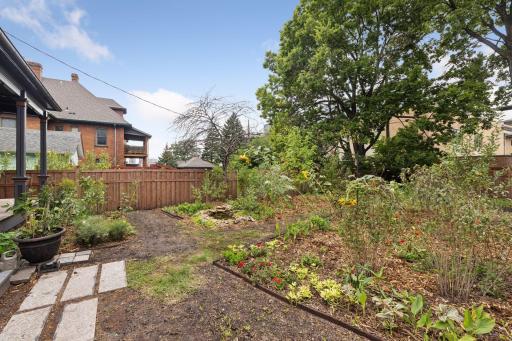 Alternate view of the backyard.