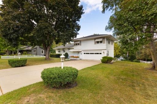 7339 Frontier Trail, Chanhassen, MN 55317