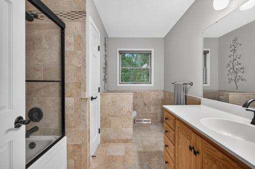 Upper Level Suite Bath
