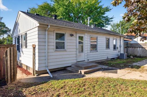 6812 Fairview Avenue N, Crystal, MN 55428
