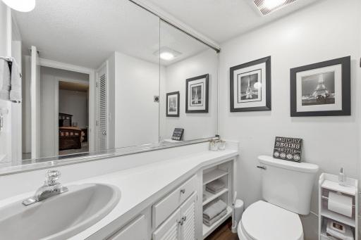 6301 Colony Way, 2C, Edina, MN 55435