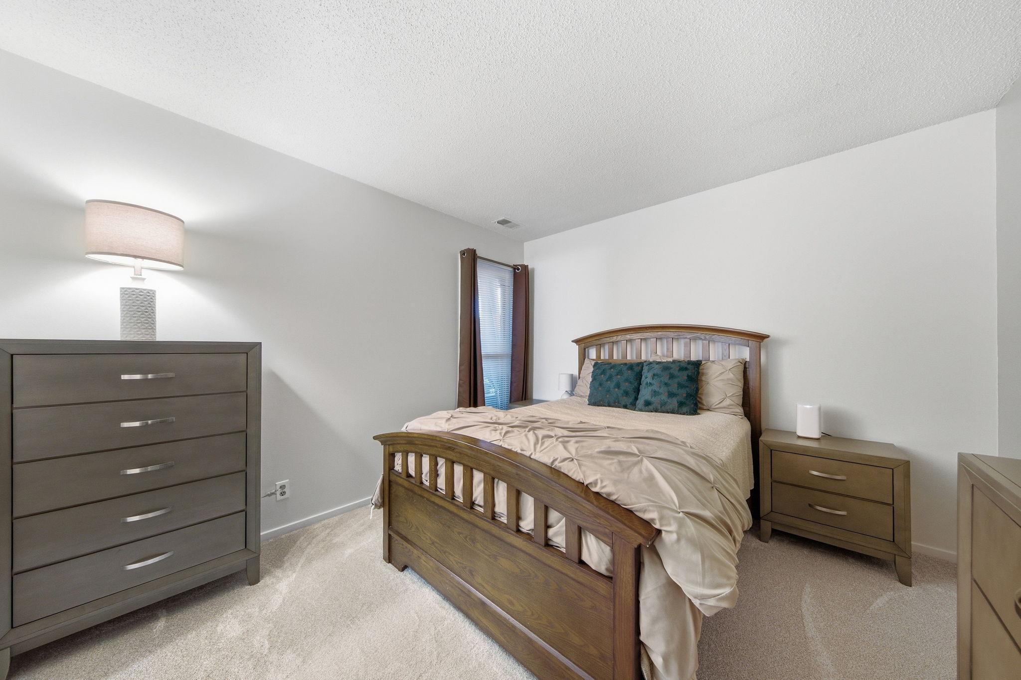 Such a nice 2nd bedroom!