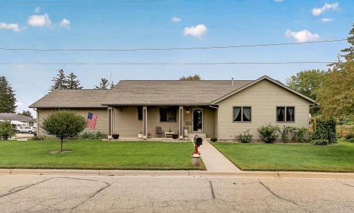 425 Park Avenue, Zumbrota, MN 55992
