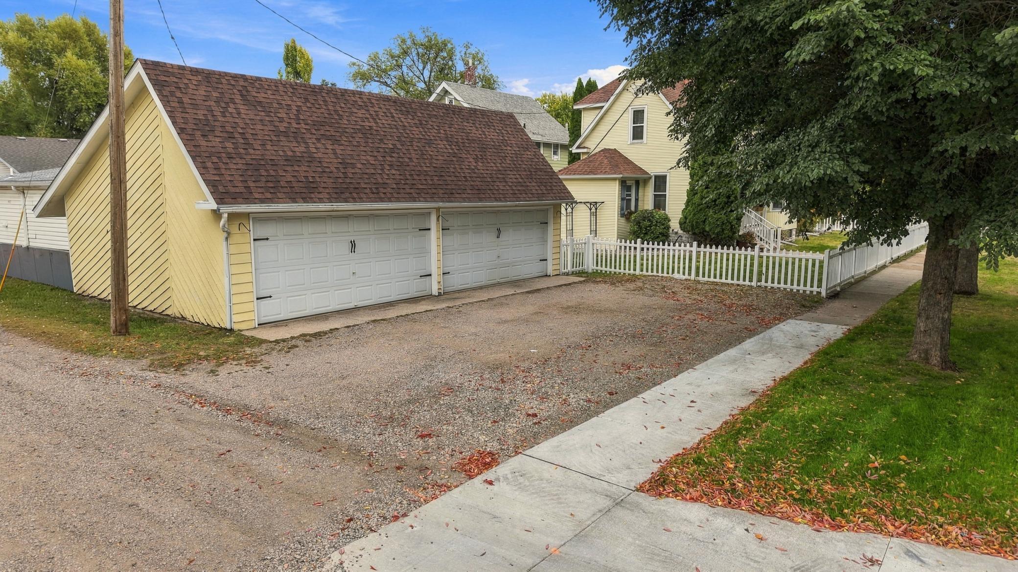 4-stall Garage
