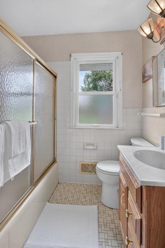 3500 W 89th Street, Bloomington, MN 55431