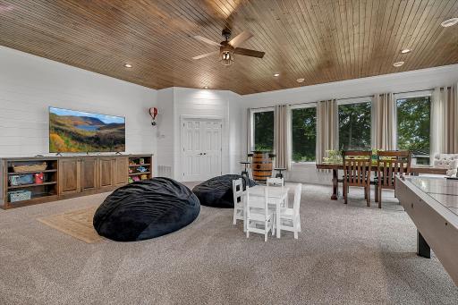 You will enjoy this VERY spacious 25x25 MAIN LEVEL family/sunroom!!