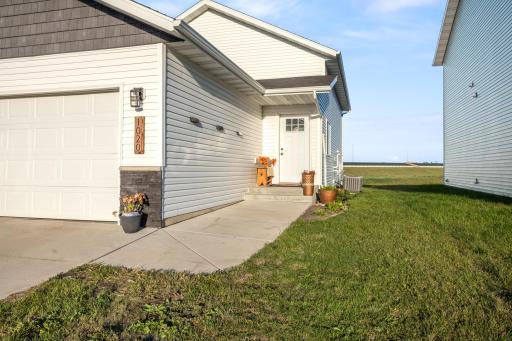 1020 Highland Lane W, West Fargo, ND 58078