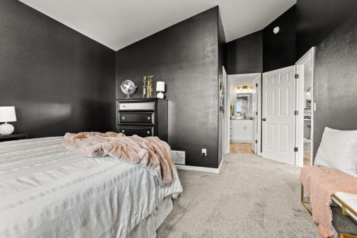 1020 Highland Lane W, West Fargo, ND 58078