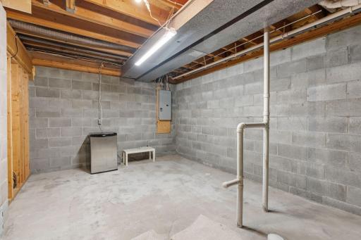 70-web-or-mls-6390 Fawn Ln-69.jpg