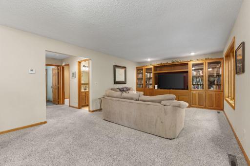 48-web-or-mls-6390 Fawn Ln-47.jpg