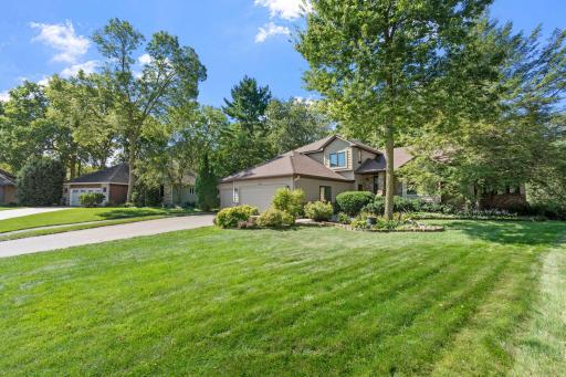 5-web-or-mls-6390 Fawn Ln-4.jpg