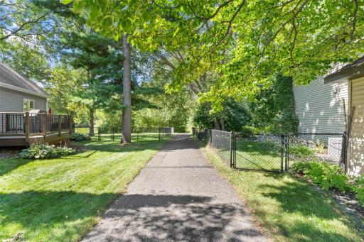 20-web-or-mls-6390 Fawn Ln-19.jpg