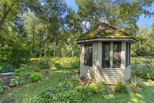 19-web-or-mls-6390 Fawn Ln-18.jpg