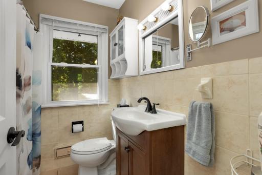 Nicely updated full bath that included tile floors, bath/shower, vanity and hardware.