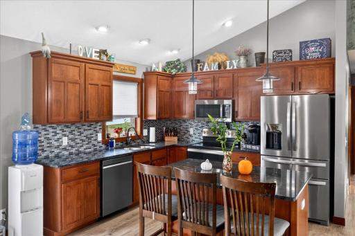 Well finished, shaker style kitchen cabinets