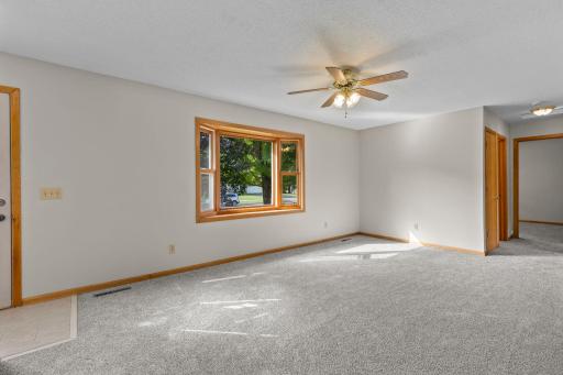 Large front bow windows brings in a ton of natural light.