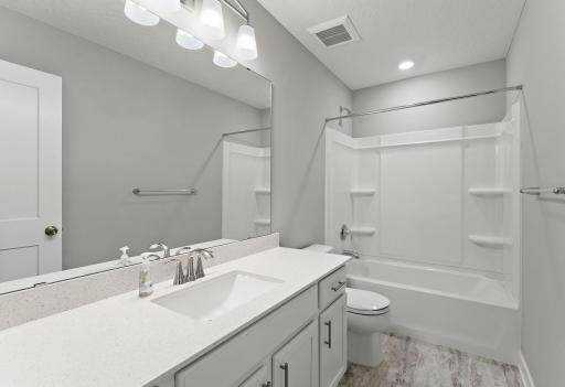 18328 Glastonbury Drive, Lakeville, MN 55044