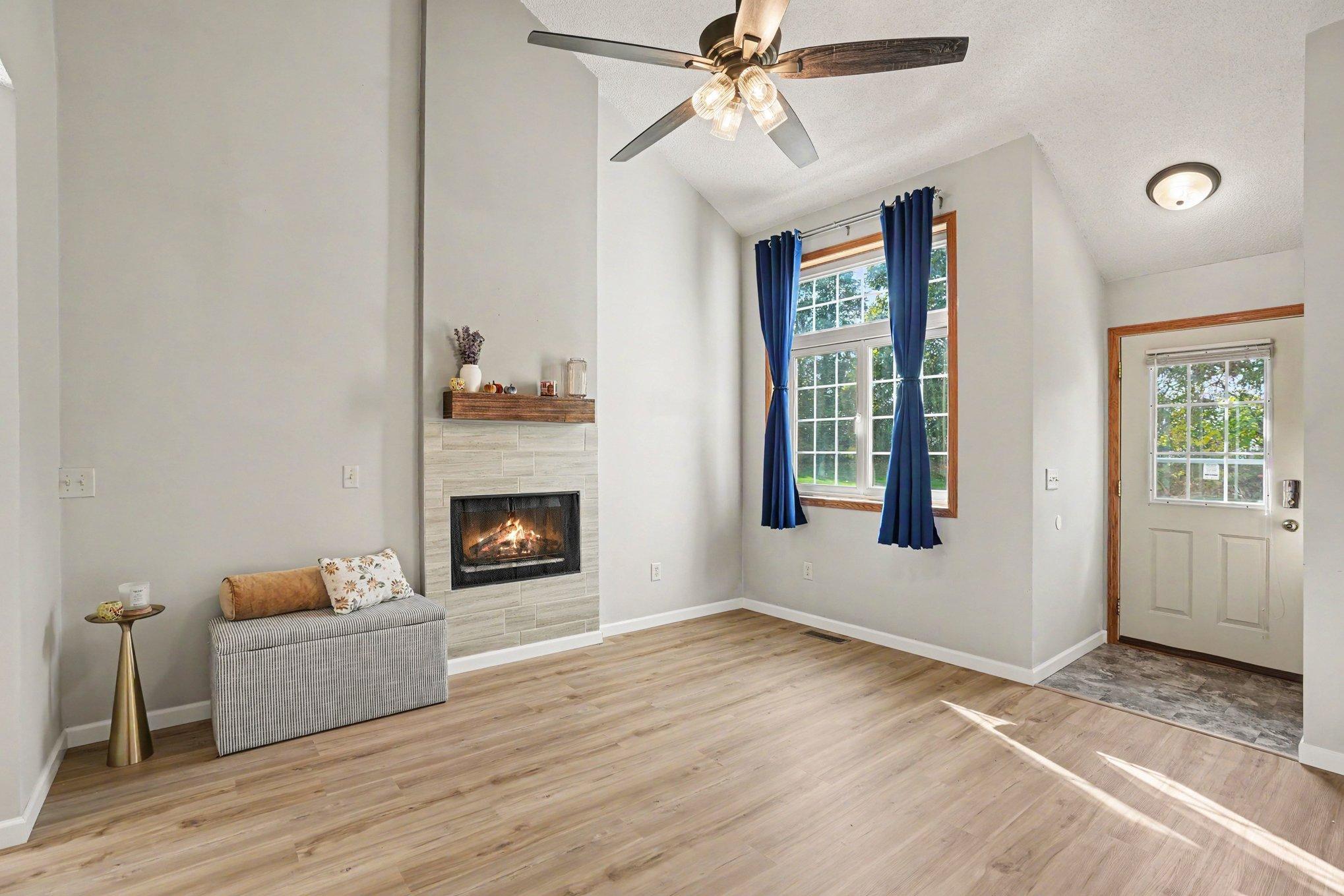 Main Level Great Room w/ Vaulted Ceiling