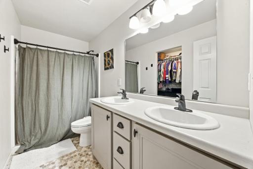 5545 8th Street W, West Fargo, ND 58078