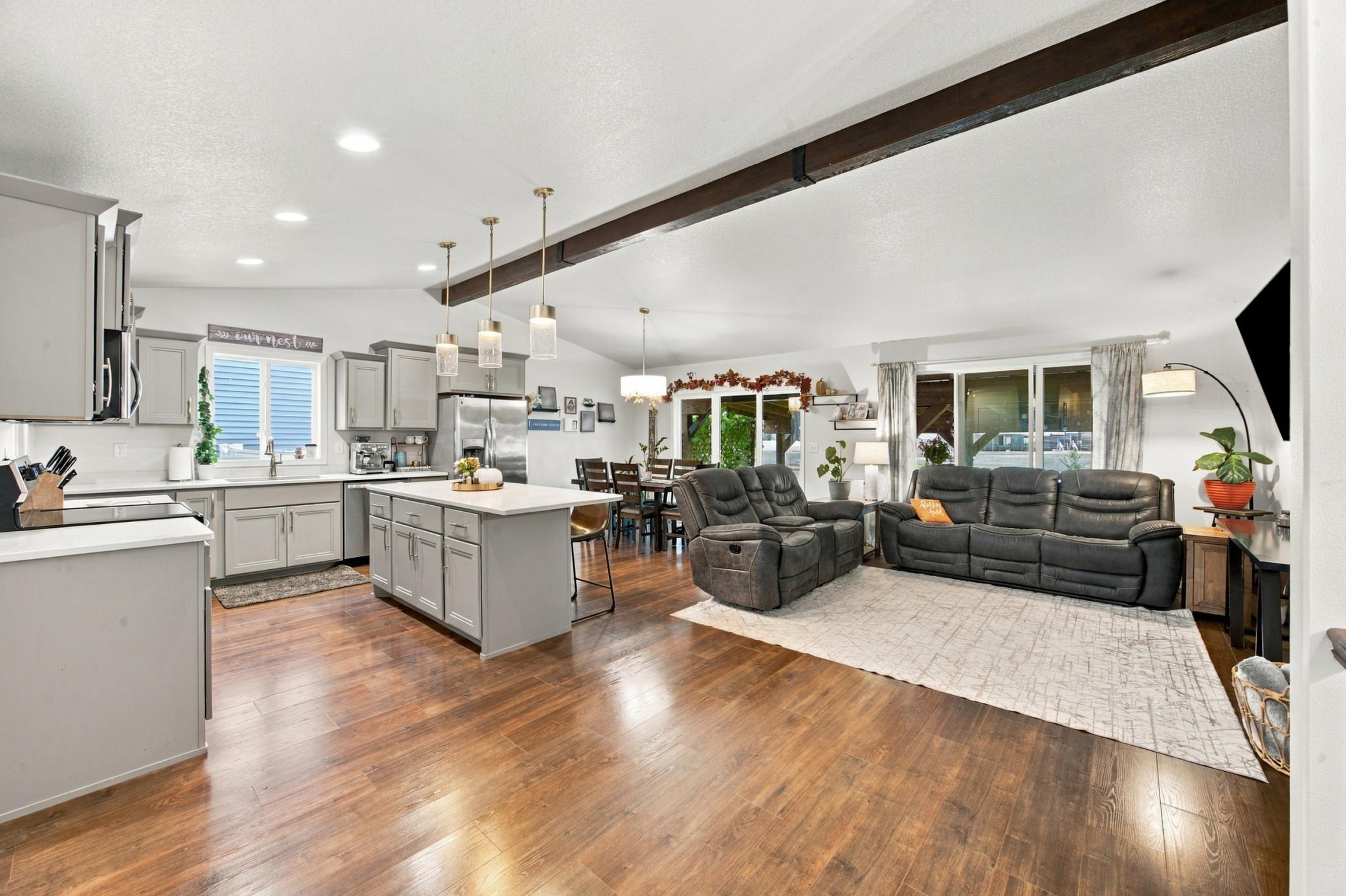 Living Room/Kitchen