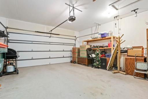 12016 Vermillion St NE B - Garage 1.jpg