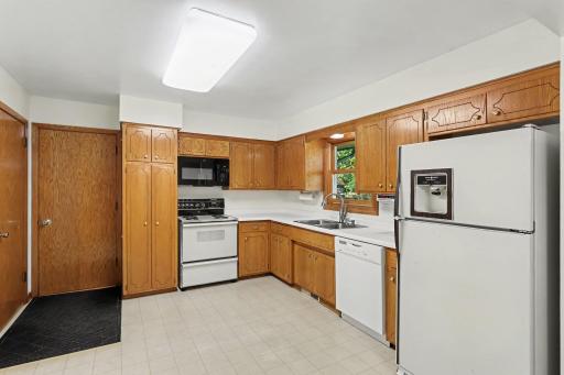 997 Arbogast Street, Shoreview, MN 55126