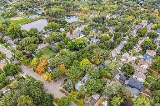 Fantastic location near parks - only a couple blocks from Weber Park!