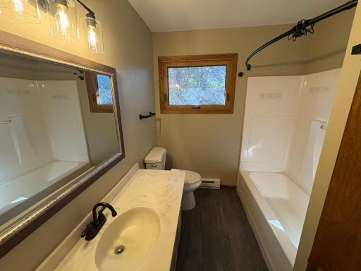 Full bath (upper)