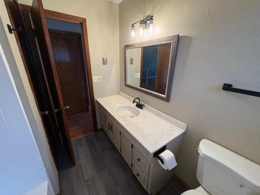 Full bath (upper)