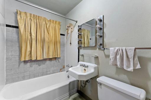 1590 Payne Avenue, Saint Paul, MN 55130