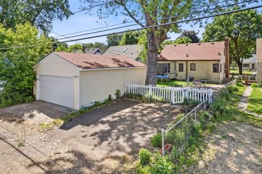 1965 Montana Avenue E, Saint Paul, MN 55119
