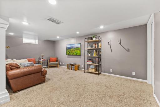 1965 Montana Avenue E, Saint Paul, MN 55119